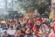 महिलाओं के प्रदर्शन के बाद भी मोतीपुर सीएचसी के अधीक्षक को मिला दोबारा चार्ज, उठे सवाल